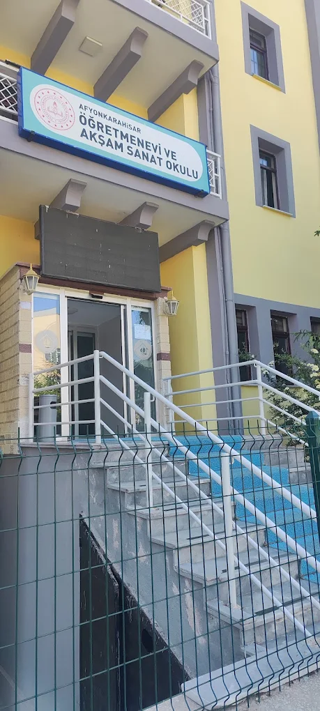 Afyonkarahisar Merkez Öğretmenevi ve Akşam Sanat Okulu Afyonkarahisar gerçek tesis fotoğrafı 1